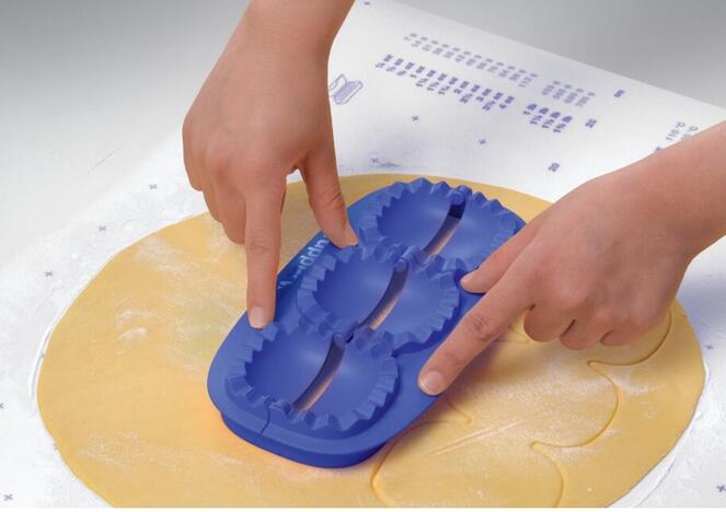 Tupperware Practi Mini Empanada 