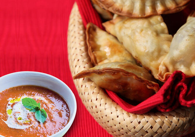 Tupperware Empanadas con Salsa Picante 