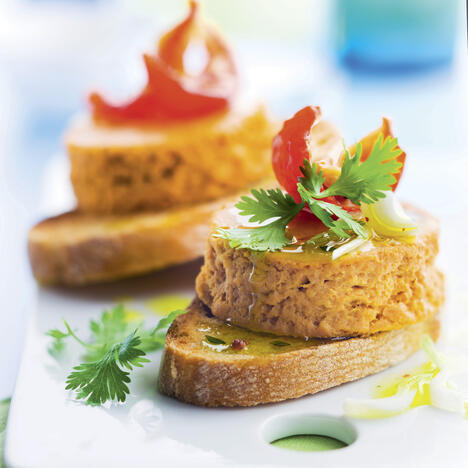 Tupperware Bruschetta de olivas negras y mousse de atún 